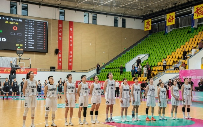 恭喜！中国女篮又一26岁2米王牌出炉：轰24+7，宫鲁鸣招进她吗？