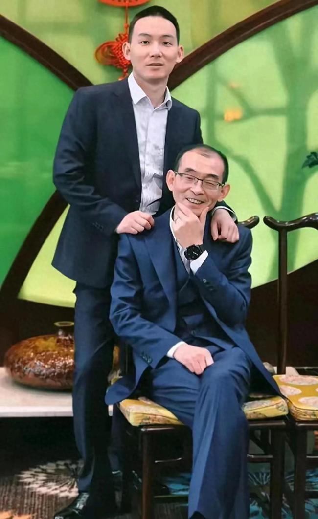 谢浩男爸爸回应认亲宴仓促