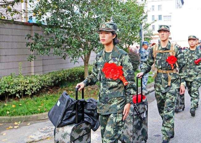 05后大学生被老兵敬礼感动