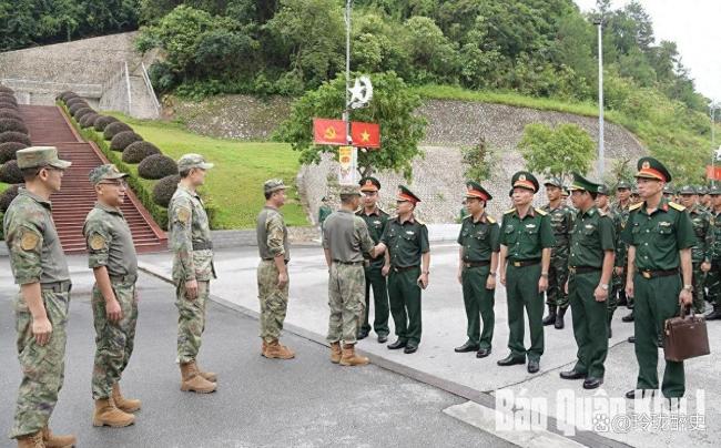 如何看待越军带国产新枪来广西