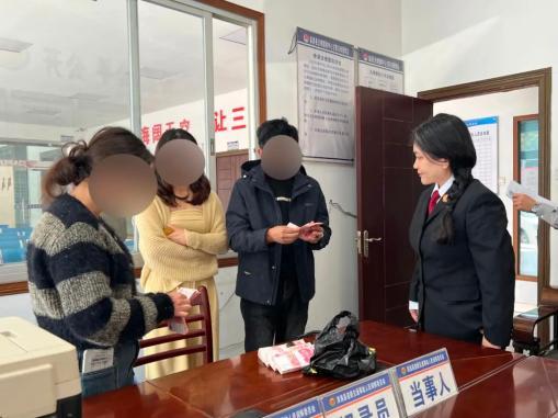 姐妹同乘摩托车跌落山崖后续 从对簿公堂到握手言和