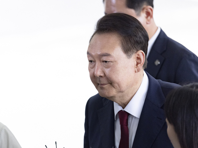 牵涉金建希案 韩国法院对尹锡悦下达拘捕令