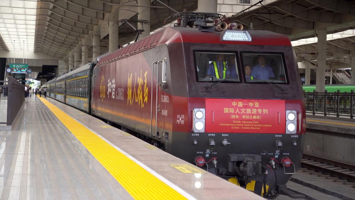 新华视点|多元交流共筑丝路情!首趟中国-中亚国际人文旅游专列运行记