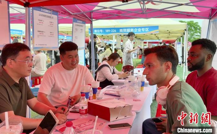 超200名国际青年在浙江义乌参与春招