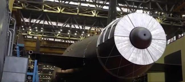 俄新一艘核潜艇出坞