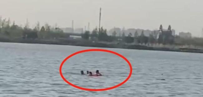 脚绑哑铃潜水溺亡