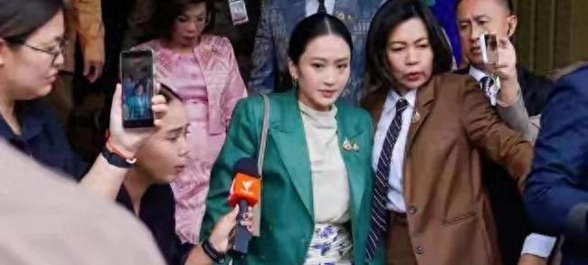 佩通坦被停职！洪森赢了这盘棋，但信誉还在吗？