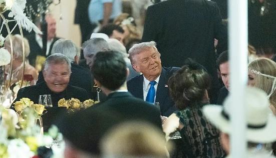 美国政府停摆下的“两重天”