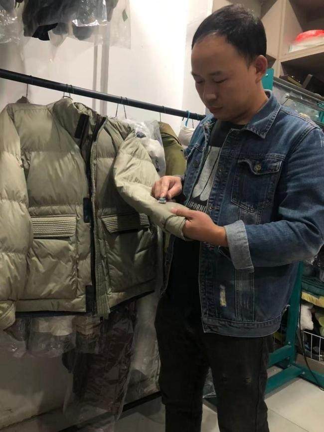 洗衣店老板说羽绒服别买军绿色卡其色