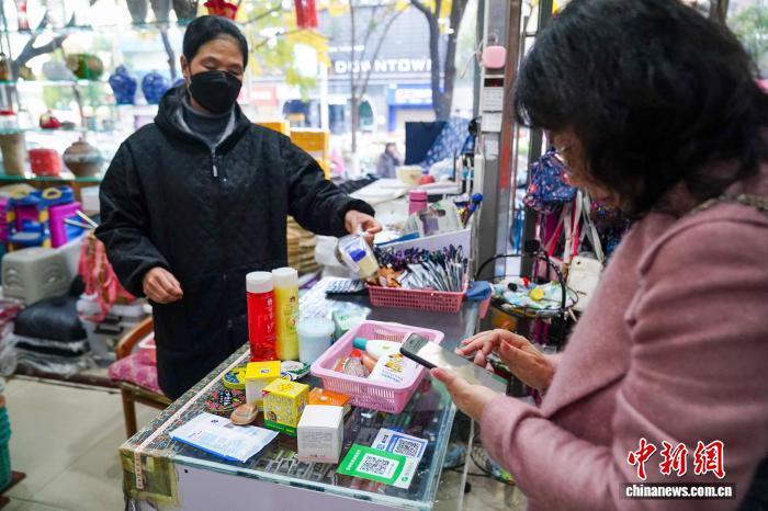 （文化中国行）老牌国货“回潮”：怀旧风“吹”起消费新风尚