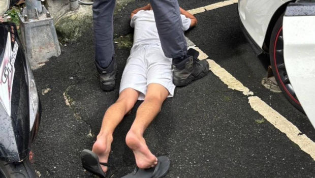 北市刑大逮获竹联帮地堂诈团及行动水房,就是害内湖母女轻生案元凶。 北市刑大逮获竹联帮地堂诈团及行动水房,就是害内湖母女轻生案元凶。
