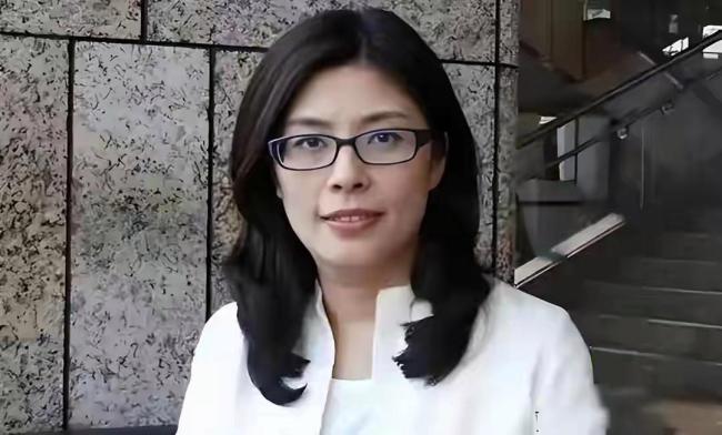 郑丽文现身国民党中央党部谢票